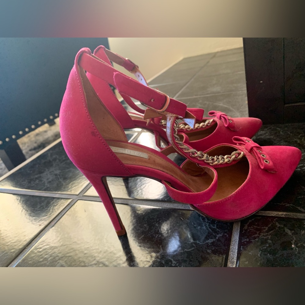 Schutz t-strap pump, true pink, size 6,  no box included